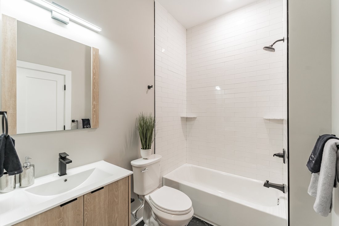 1750-n-22nd-st-303-bathroom.jpg