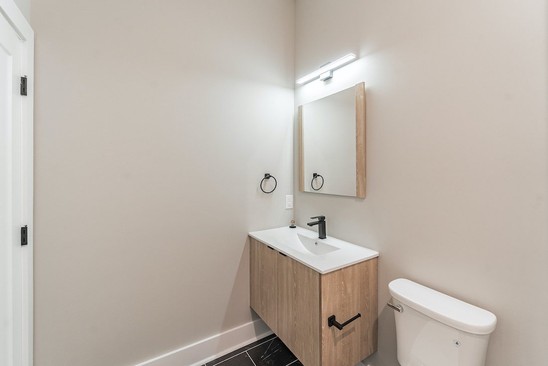 1750-n-22nd-st-304-bathroom.jpg