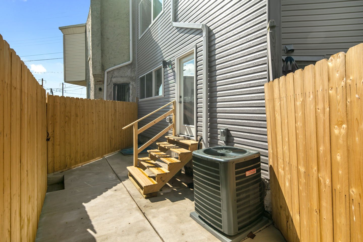2946-W-Glenwood-Ave-MLS-40.jpg