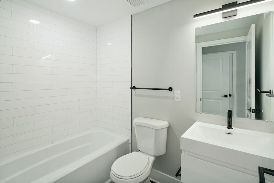 3007-ridge-ave-philadelphia-bathroom-4.jpg