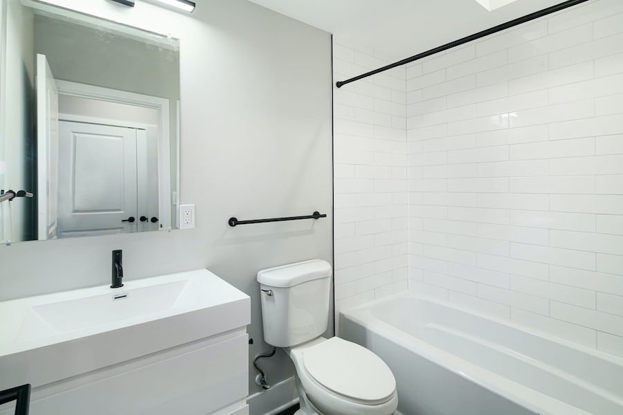 3007-ridge-ave-philadelphia-bathroom-5.jpg