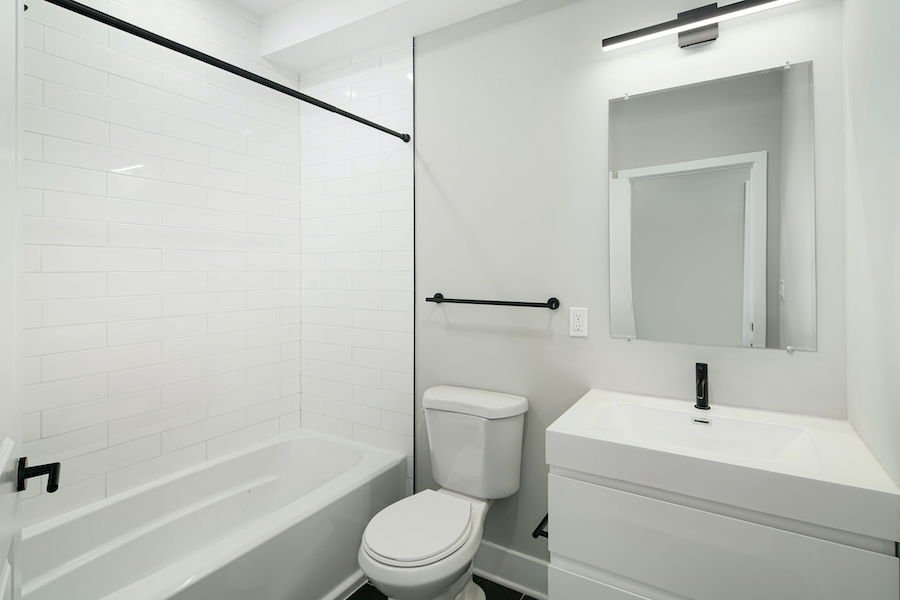 3007-ridge-ave-philadelphia-bathroom.jpg